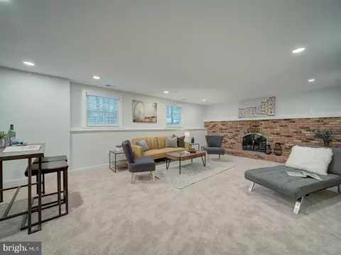 Living - 12356 Lima Ln, Reston, VA 20191 photo 3 of 3