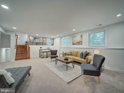 Living - 12356 Lima Ln, Reston, VA 20191 photo 2 of 3