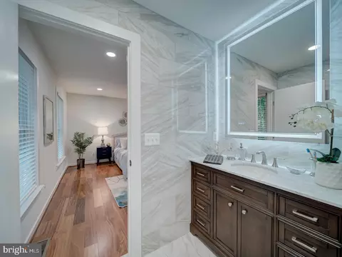 Bath - 12356 Lima Ln, Reston, VA 20191 photo 4 of 6