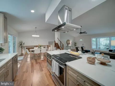 Kitchen - 12356 Lima Ln, Reston, VA 20191 photo 3 of 5