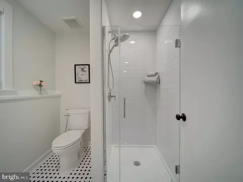 Bath - 12356 Lima Ln, Reston, VA 20191 photo 6 of 6