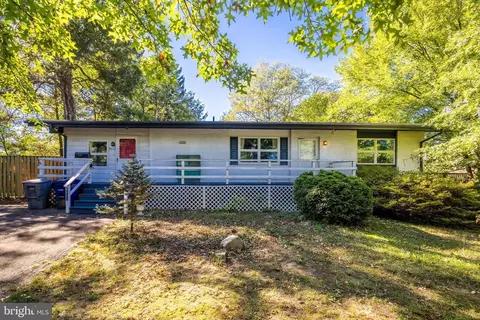 8112 Martha Washington St, Alexandria, VA 22309