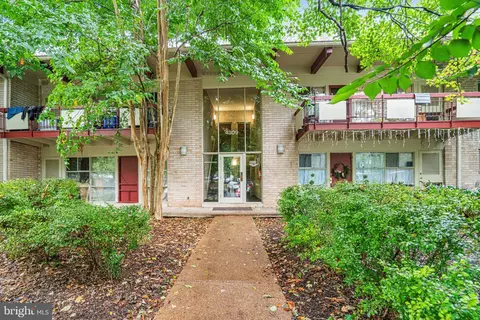 4309 Americana Dr #10, Annandale, VA 22003