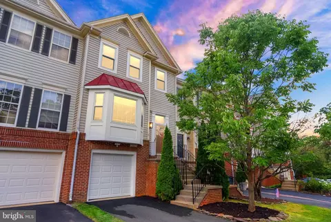 13064 Quartz Ln, Clifton, VA 20124