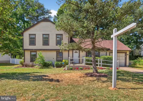 1415 Bayshire Ln, Herndon, VA 20170