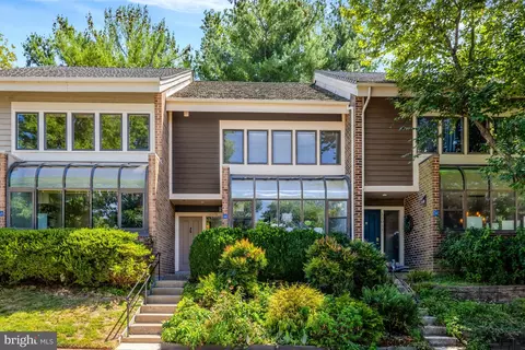 11009 Thrush Ridge Rd, Reston, VA 20191 photo 2