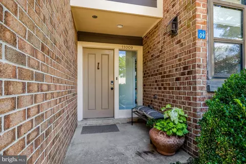 11009 Thrush Ridge Rd, Reston, VA 20191 photo 3