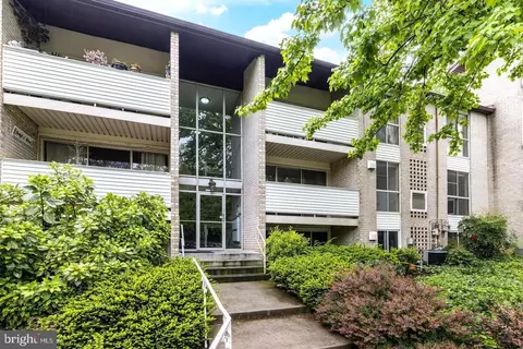 5602 Bismach Dr #204, Alexandria, VA 22312