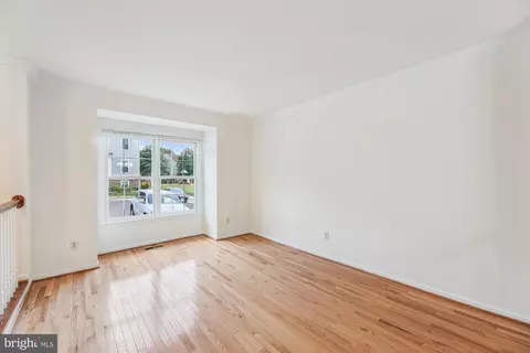Living - 8840 Eagle Rock Ln, Springfield, VA 22153 photo 4 of 12