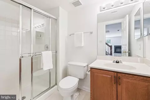 Bath - 8840 Eagle Rock Ln, Springfield, VA 22153 photo 5 of 5