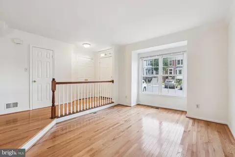 Living - 8840 Eagle Rock Ln, Springfield, VA 22153 photo 5 of 12