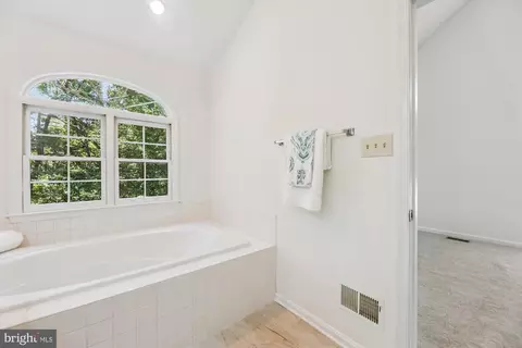 Bath - 8840 Eagle Rock Ln, Springfield, VA 22153 photo 4 of 5
