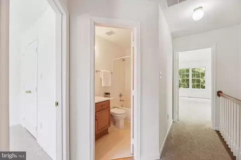 Entry Way - 8840 Eagle Rock Ln, Springfield, VA 22153 photo 2 of 4