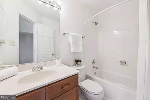 Bath - 8840 Eagle Rock Ln, Springfield, VA 22153 photo 1 of 5