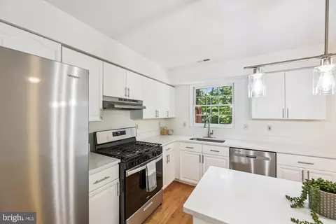 Kitchen - 8840 Eagle Rock Ln, Springfield, VA 22153 photo 3 of 3