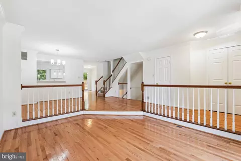 Living - 8840 Eagle Rock Ln, Springfield, VA 22153 photo 3 of 12