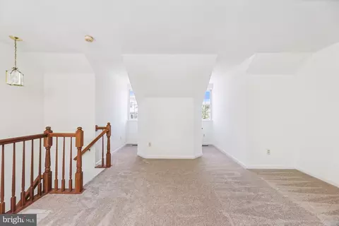 Living - 8840 Eagle Rock Ln, Springfield, VA 22153 photo 8 of 12