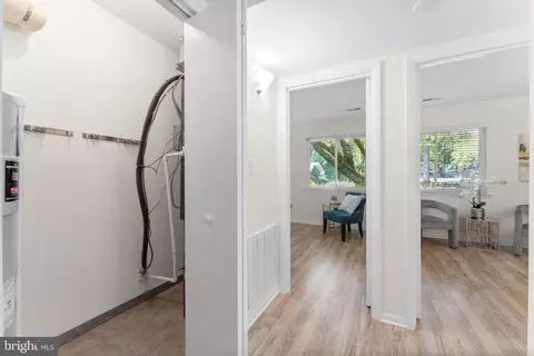 Entry Way - 11401 Turnmill Ln, Reston, VA 20191 photo 4 of 5