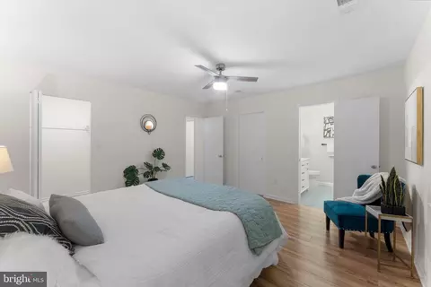 Bedroom - 11401 Turnmill Ln, Reston, VA 20191 photo 3 of 7