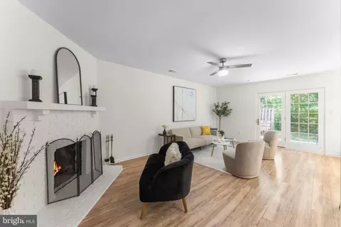 Living - 11401 Turnmill Ln, Reston, VA 20191 photo 2 of 5