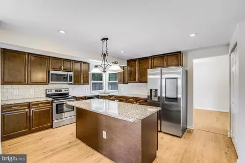 7307 Bonniemill Ln, Springfield, VA 22150