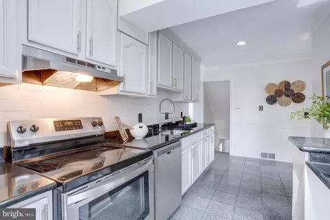 5900 Brunswick St, Springfield, VA 22150 photo 6