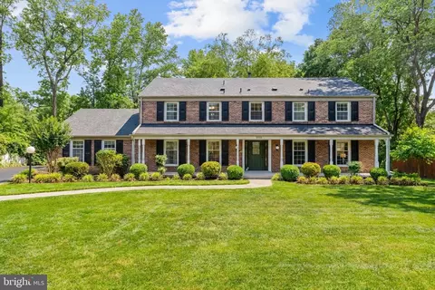 9006 Nomini Ln, Alexandria, VA 22309