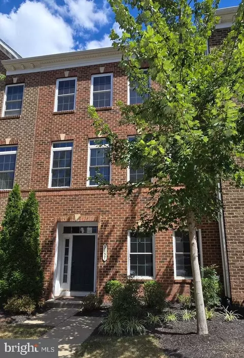 3157 John Glenn St, Herndon, VA 20171
