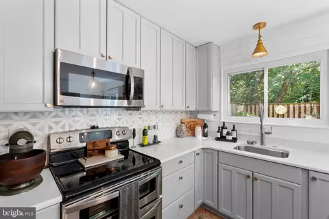 11190 Forest Edge Dr, Reston, VA 20190 photo 18