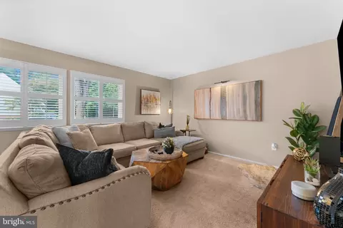 11190 Forest Edge Dr, Reston, VA 20190 photo 10