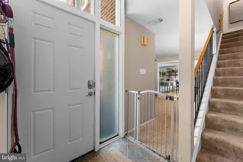 11190 Forest Edge Dr, Reston, VA 20190 photo 6