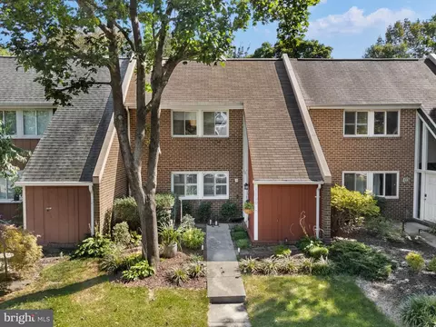 11190 Forest Edge Dr, Reston, VA 20190