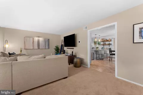 11190 Forest Edge Dr, Reston, VA 20190 photo 9