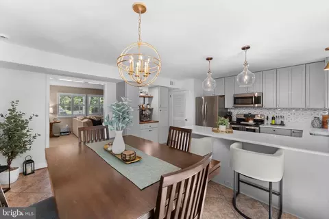 11190 Forest Edge Dr, Reston, VA 20190 photo 21