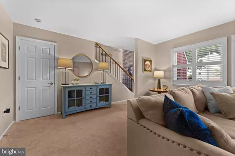 11190 Forest Edge Dr, Reston, VA 20190 photo 11