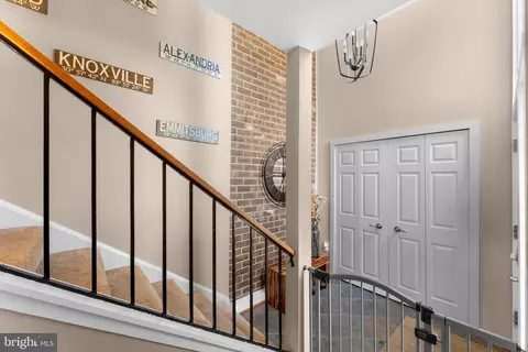 11190 Forest Edge Dr, Reston, VA 20190 photo 7