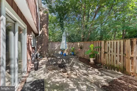 11190 Forest Edge Dr, Reston, VA 20190 photo 24