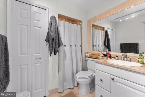 11190 Forest Edge Dr, Reston, VA 20190 photo 34