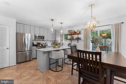 11190 Forest Edge Dr, Reston, VA 20190 photo 15
