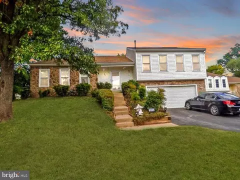 5515 Belle Pond Dr, Centreville, VA 20120