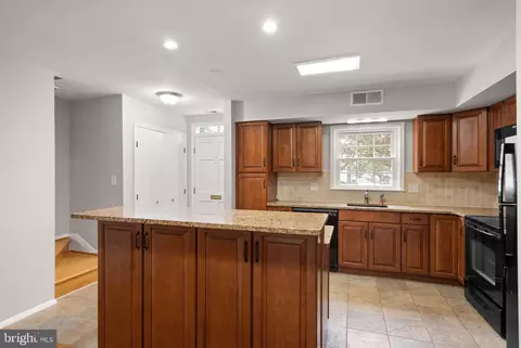 Entry Way - 6611 Burlington Pl, Springfield, VA 22152 photo 2 of 5