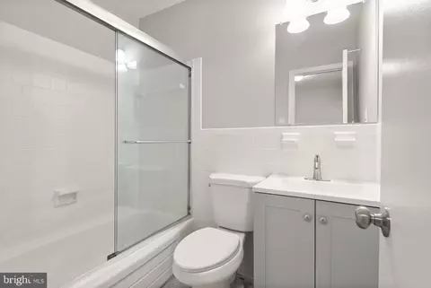 Bath - 6611 Burlington Pl, Springfield, VA 22152 photo 1 of 3