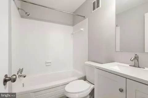 Bath - 6611 Burlington Pl, Springfield, VA 22152 photo 3 of 3
