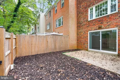 Exterior - 6611 Burlington Pl, Springfield, VA 22152 photo 2 of 7
