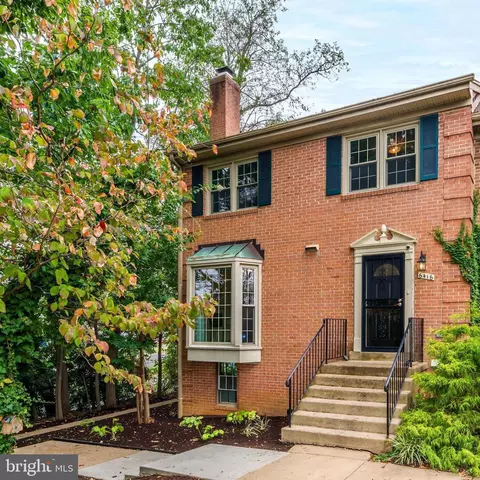 6416 Seven Oaks Ct, Falls Church, VA 22042