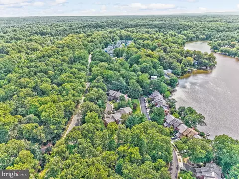 View/Area - 11088 Glade Ct, Reston, VA 20191 photo 6 of 12