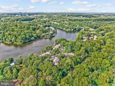 View/Area - 11088 Glade Ct, Reston, VA 20191 photo 4 of 12