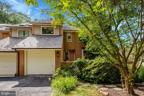 11088 Glade Ct, Reston, VA 20191