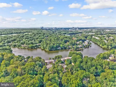 View/Area - 11088 Glade Ct, Reston, VA 20191 photo 3 of 12