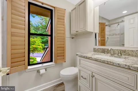 Bath - 11088 Glade Ct, Reston, VA 20191 photo 6 of 8